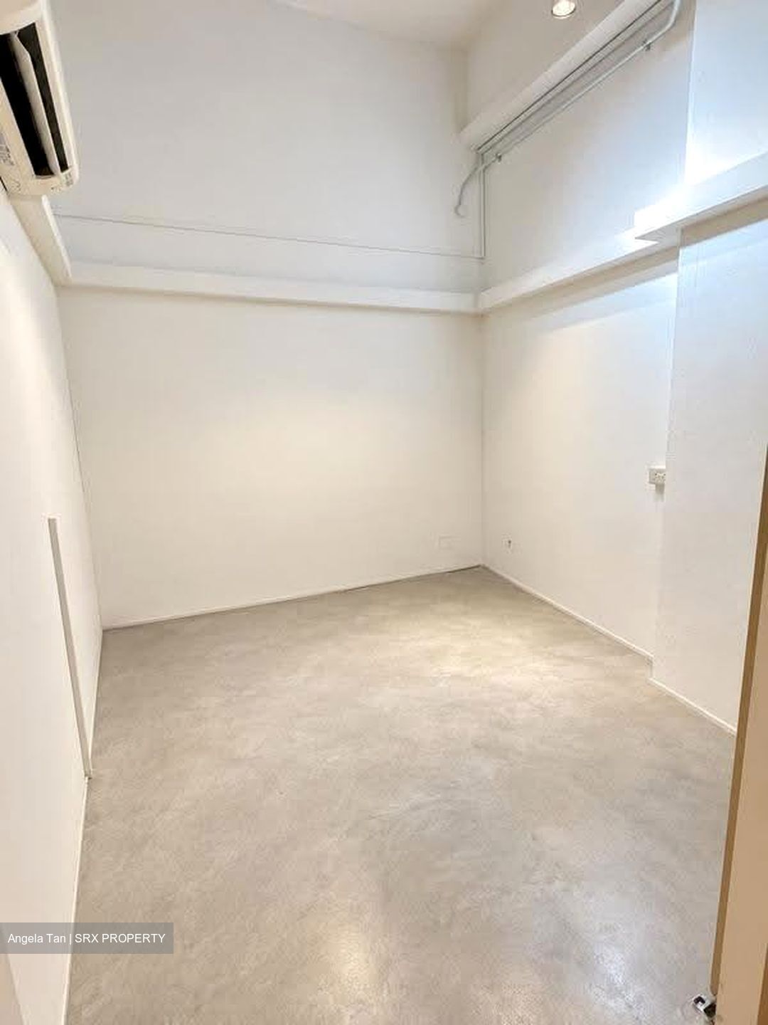 Kallang Place (D12), Factory #625890201